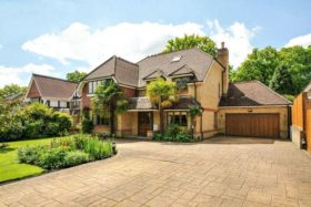 6 bedroom Detached for sale